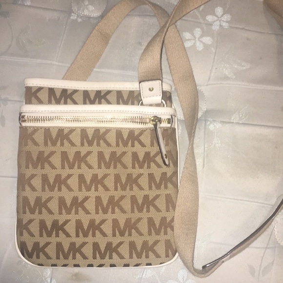 MK crossbody - Picture 1 of 4